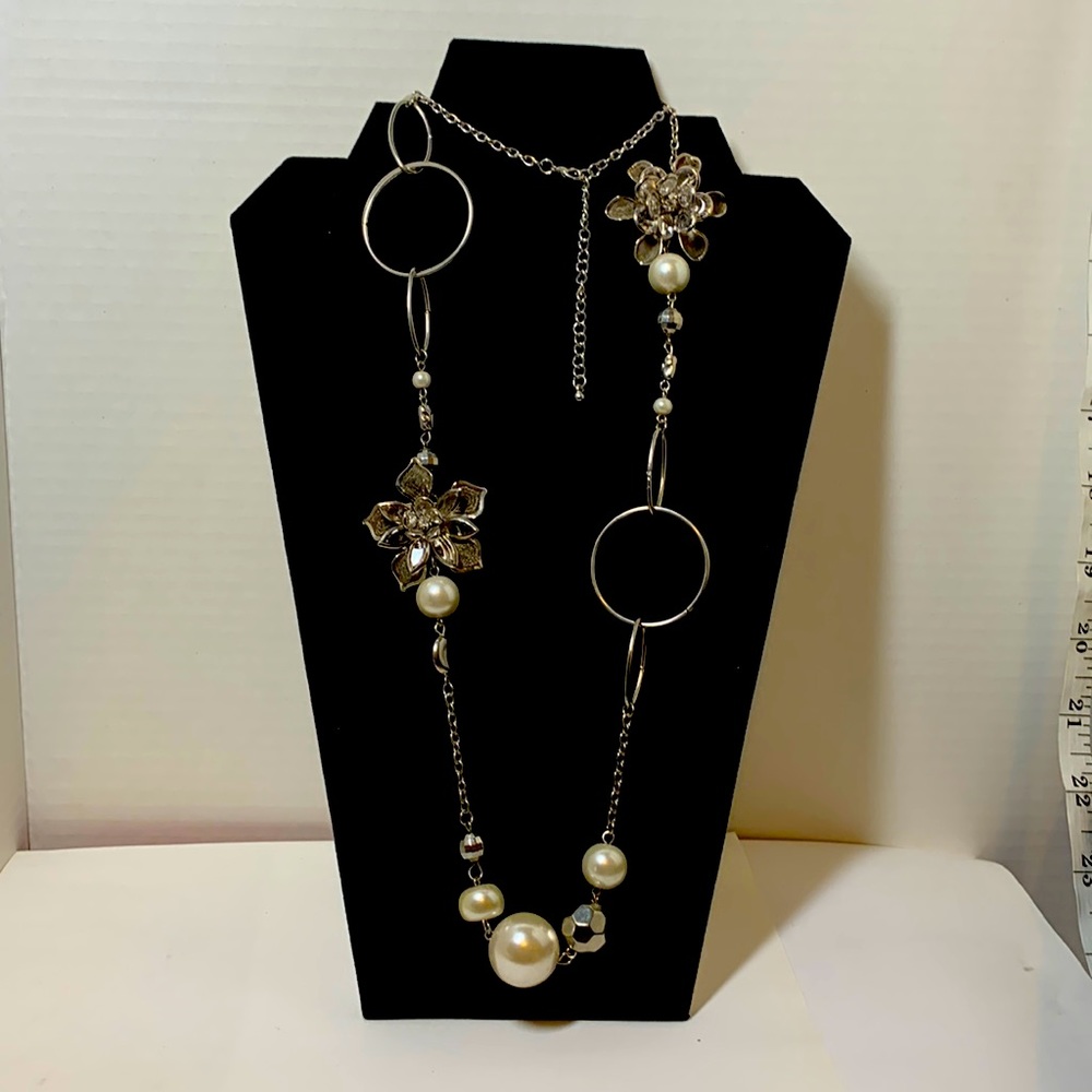 Long Silver Tone Large Pearl & Flower Modern Chain Necklace